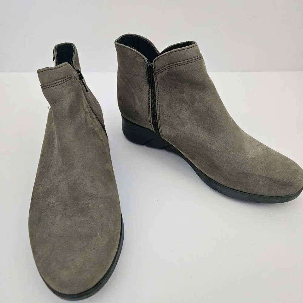 Mephisto Women's Margaux Boot in Muted Green Gray Suede Size 6